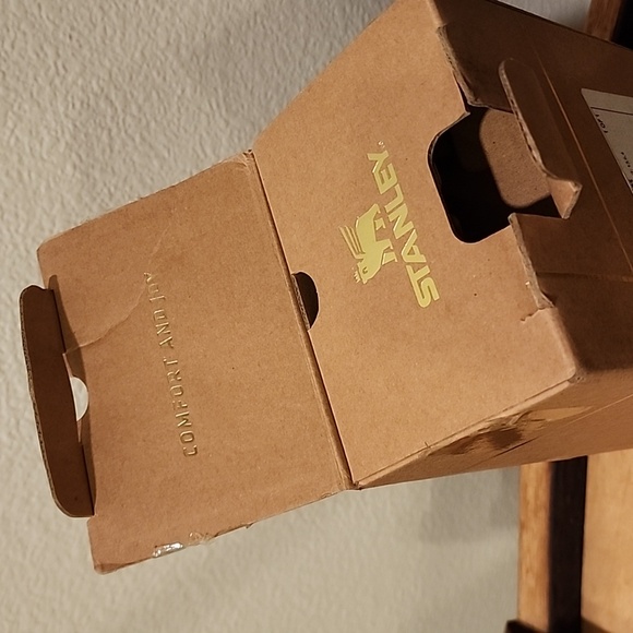 Stanley - The Holiday Quencher H2.0 FlowState™ Tumbler | 40 OZ - Picture 9 of 11